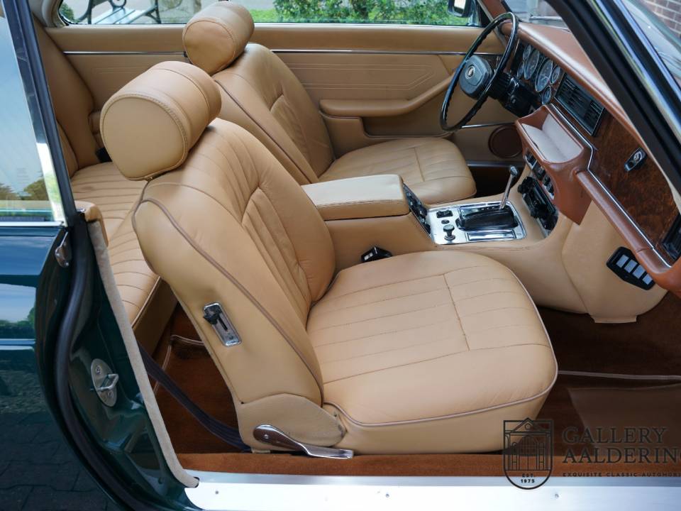 Immagine 17/50 di Jaguar XJ 6 L 4.2 (1975)