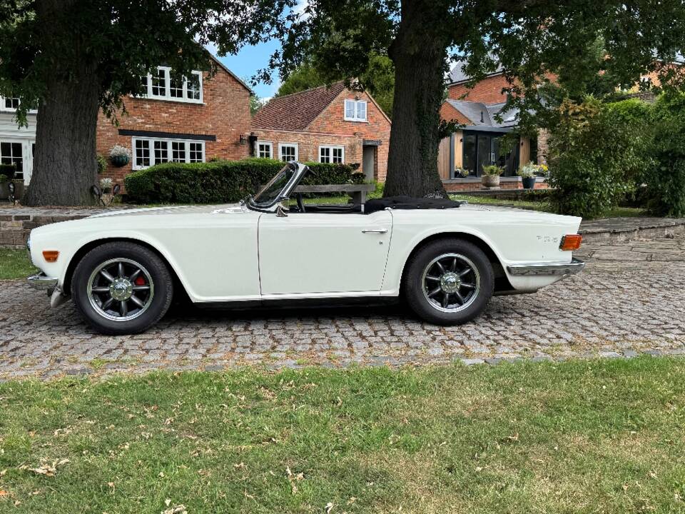 Image 7/30 of Triumph TR 6 PI (1970)