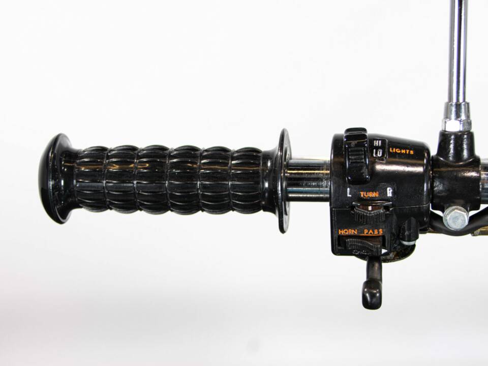 Image 26/50 of Kawasaki DUMMY (1976)