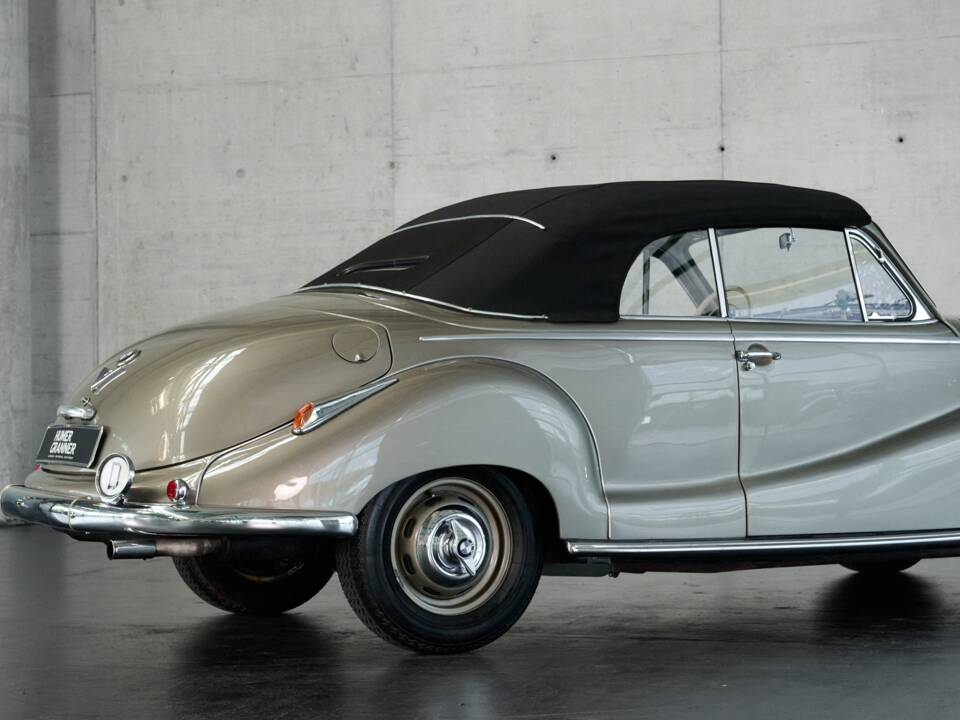 Immagine 42/50 di BMW 502 Baur (1955)
