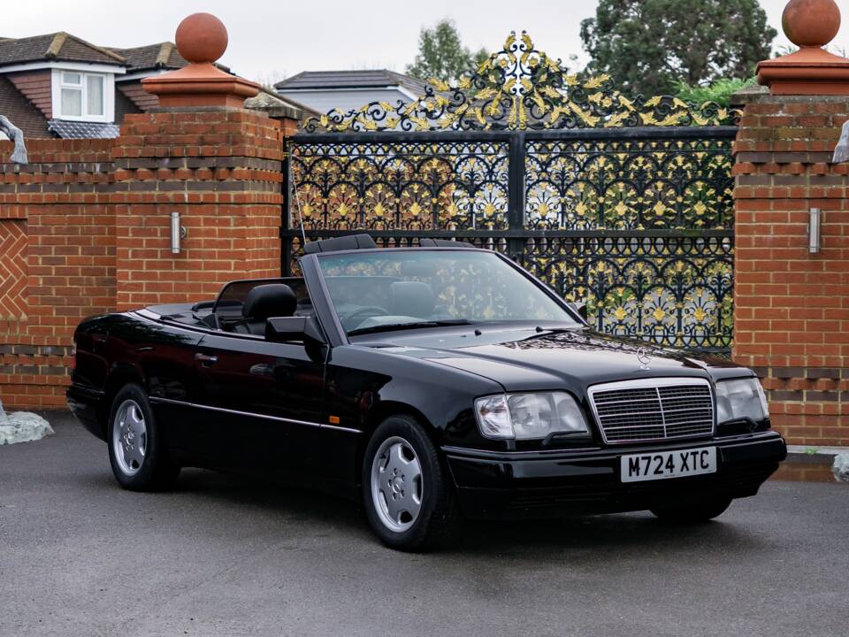 Bild 7/42 von Mercedes-Benz E 320 (1995)