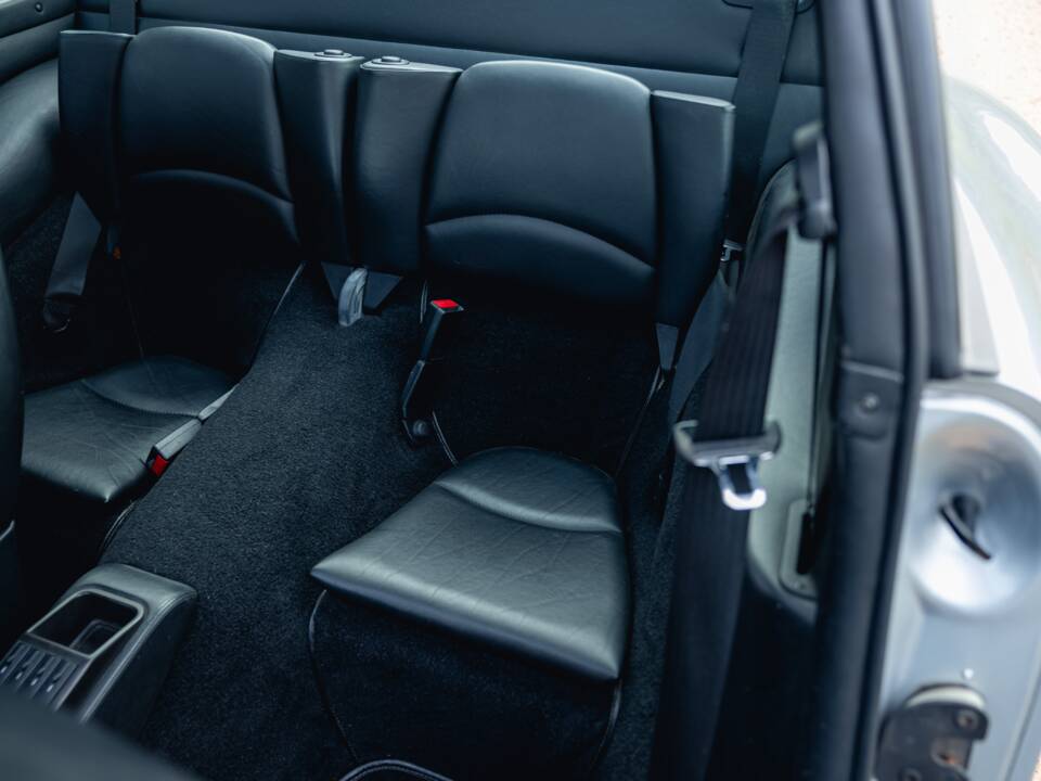 Image 14/15 of Porsche 911 Carrera 4 (1994)