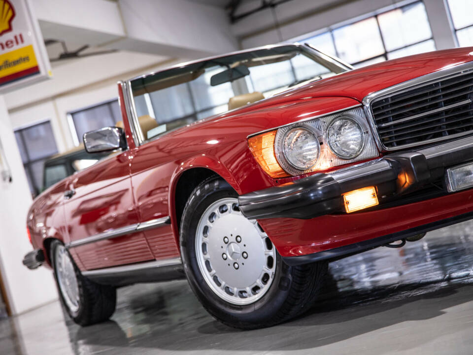 Immagine 5/30 di Mercedes-Benz 560 SL (1989)