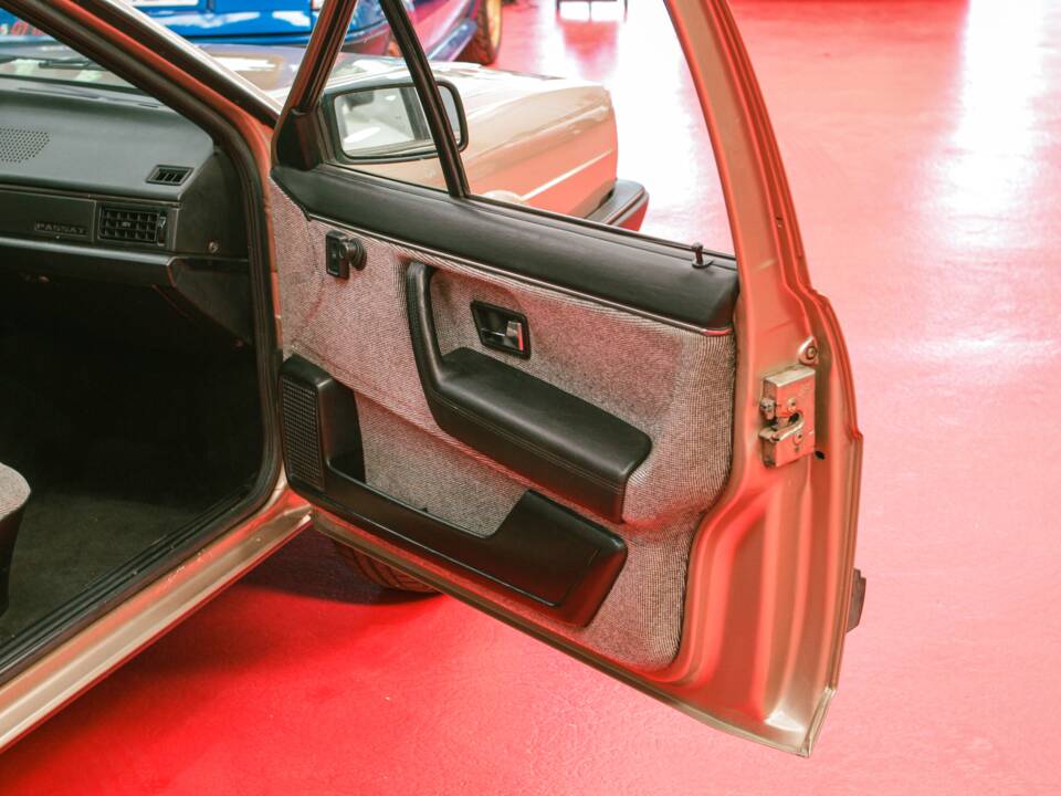 Afbeelding 24/37 van Volkswagen Passat 2.0 (1987)