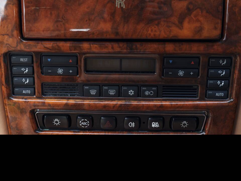 Image 18/27 of Rolls-Royce Silver Seraph (2000)