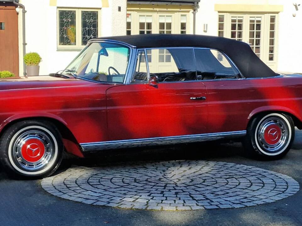 Image 34/44 of Mercedes-Benz 220 SE b (1962)