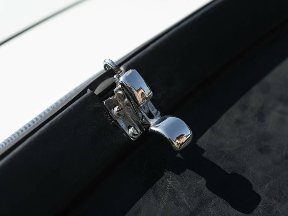 Bild 22/50 von Jaguar E-Type (1968)