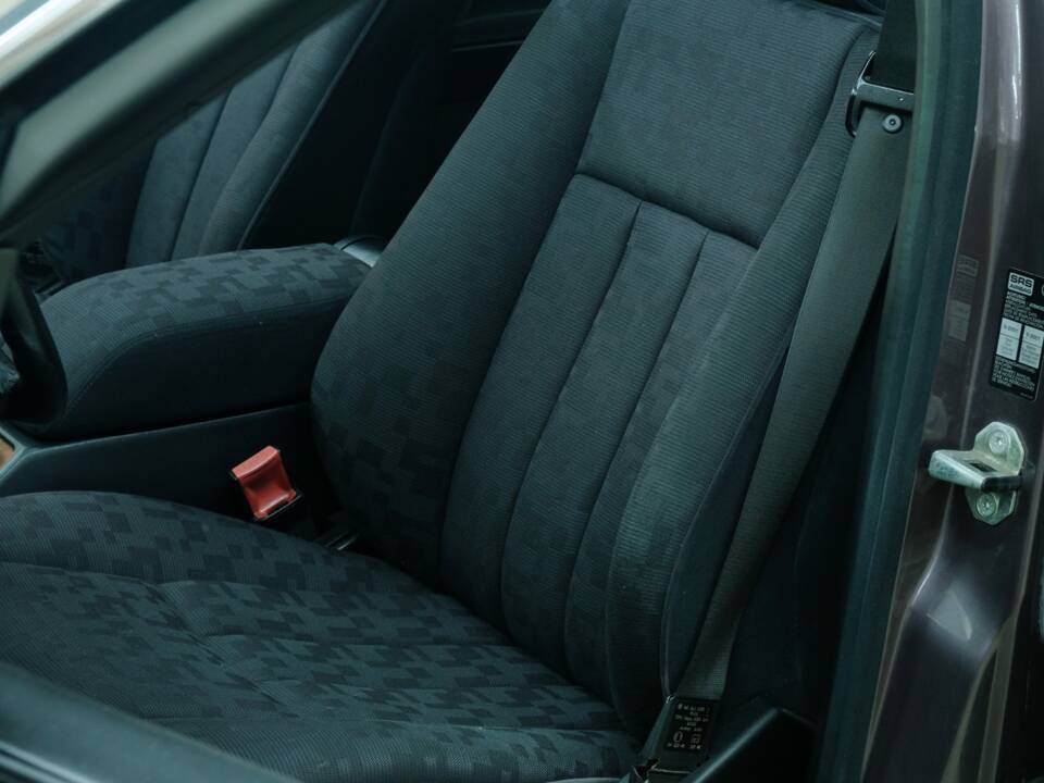 Bild 35/50 von Mercedes-Benz 400 SE (1991)