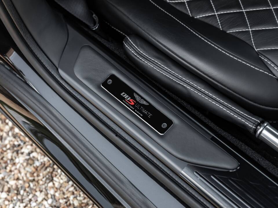 Image 14/59 of Aston Martin DBS (2012)