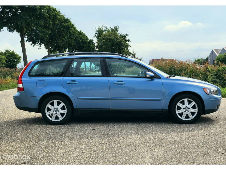 Bild 8/32 von Volvo V 50 2.4 (2005)