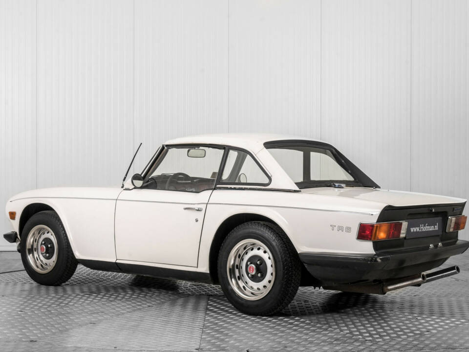 Image 8/50 of Triumph TR 6 (1973)