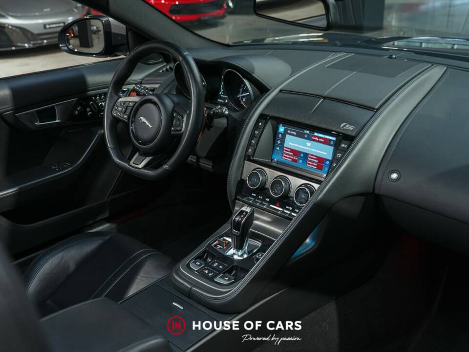 Bild 17/25 von Jaguar F-Type S (2015)