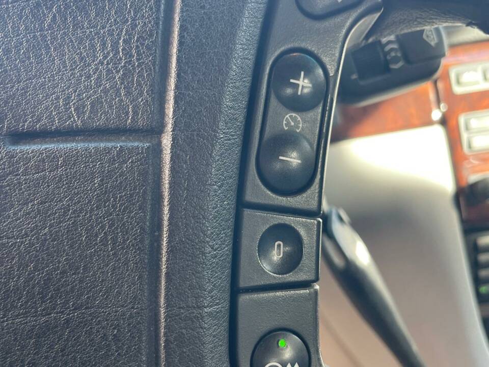 Image 11/12 of BMW 740i (1997)