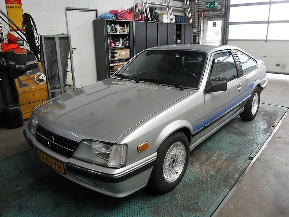 Image 13/43 of Opel Monza 2.5 E (1984)