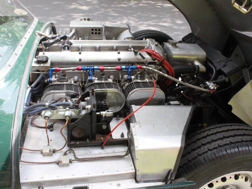 Image 4/16 of Jaguar D-Type (1964)