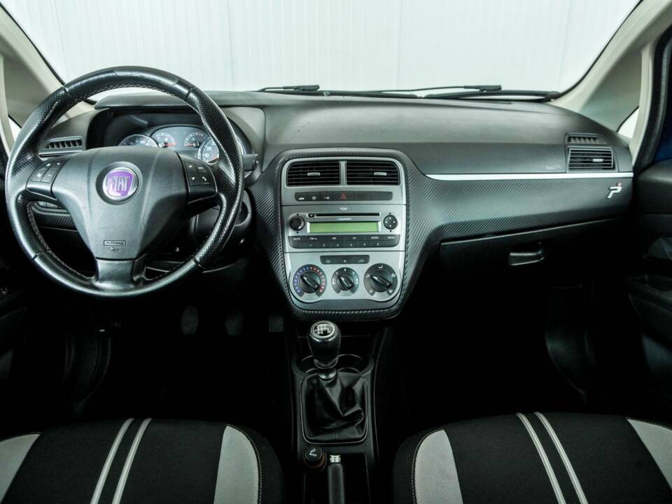 Bild 7/50 von FIAT Grande Punto 1.4 (2009)