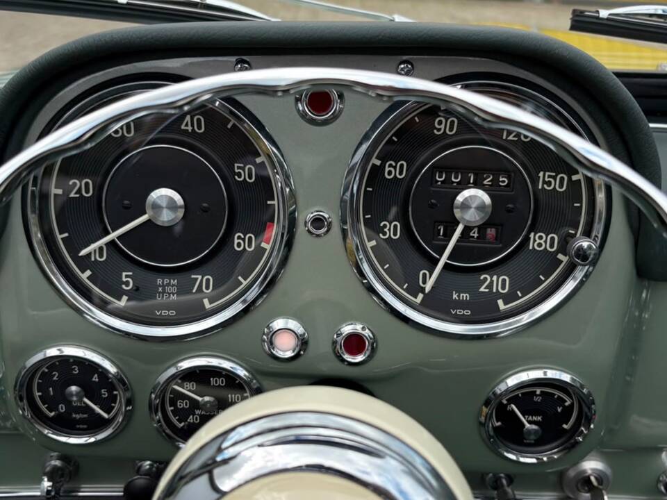 Image 22/25 of Mercedes-Benz 190 SL (1957)