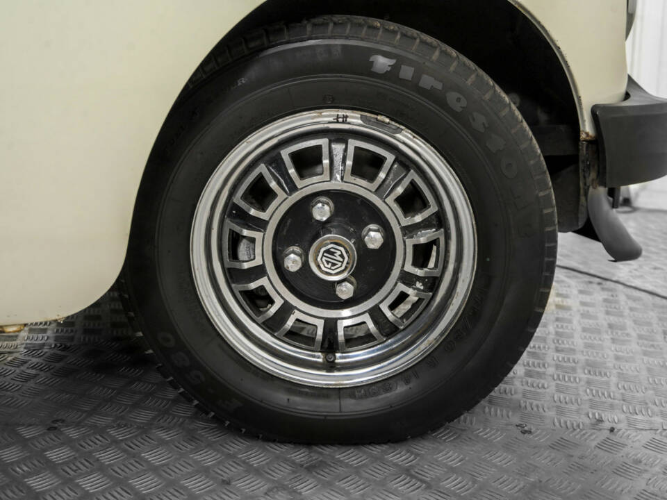 Image 45/50 of MG MGB GT V8 (1975)