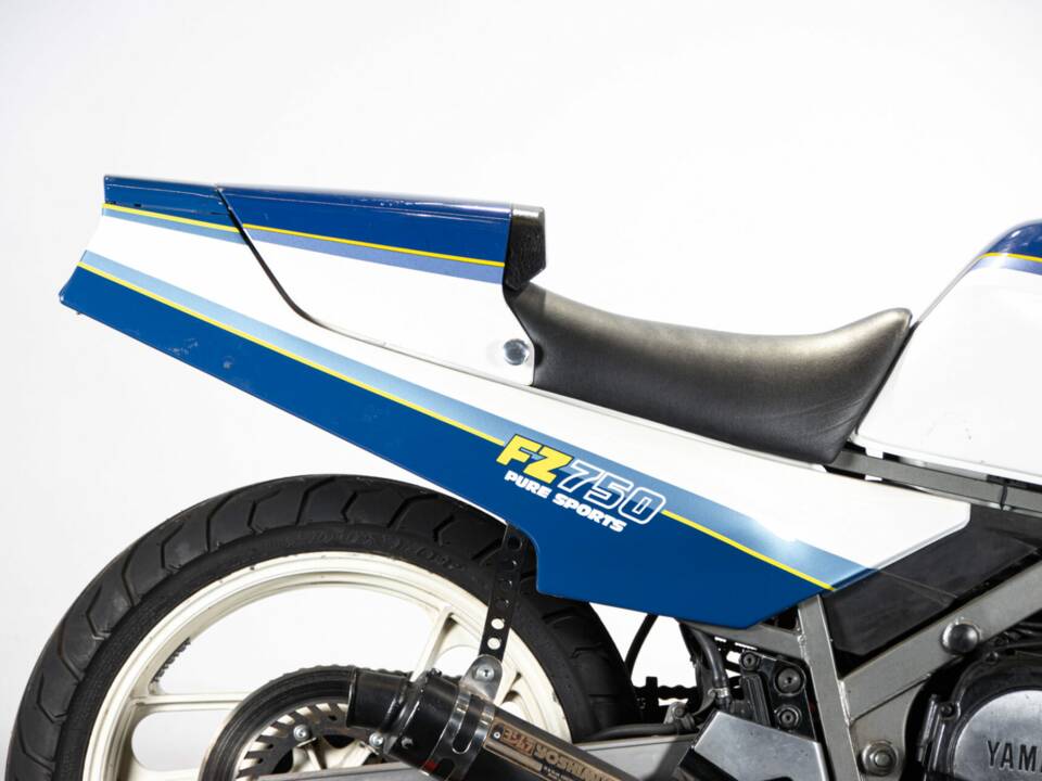 Bild 27/50 von Yamaha FZ 750 (1986)