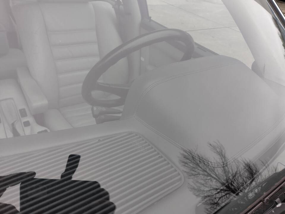 Bild 108/113 von BMW 735i (1986)