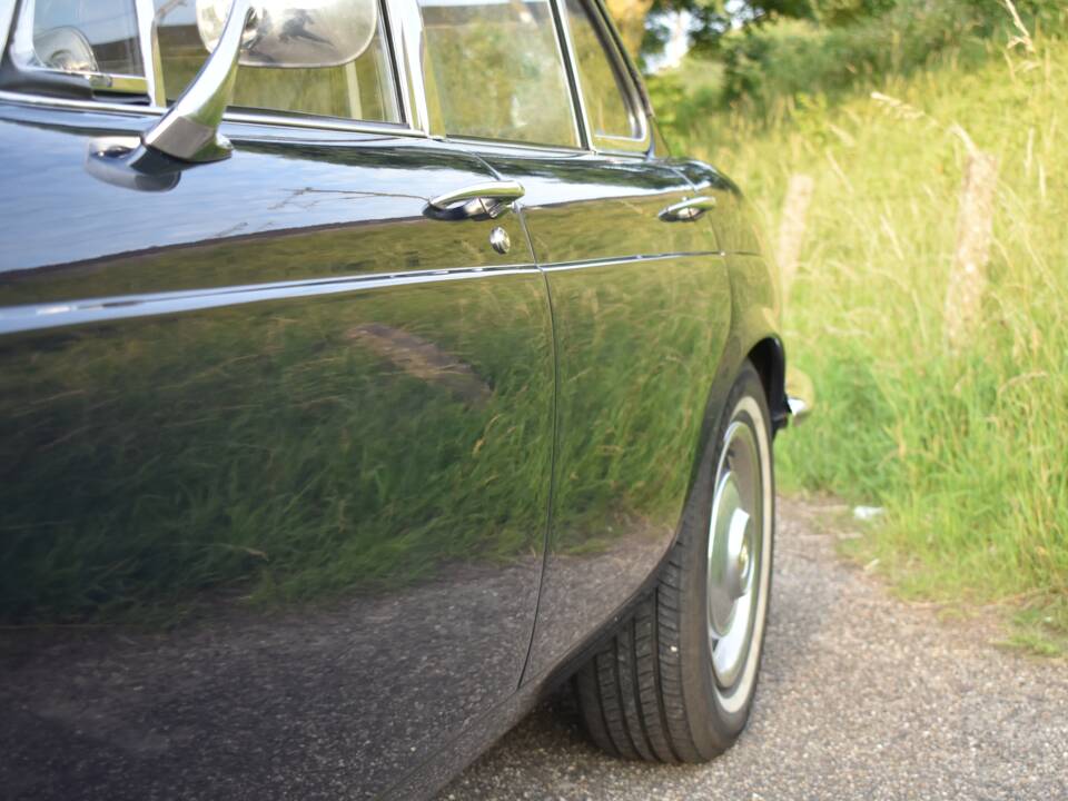 Bild 16/37 von Jaguar XJ 6 4.2 (1972)