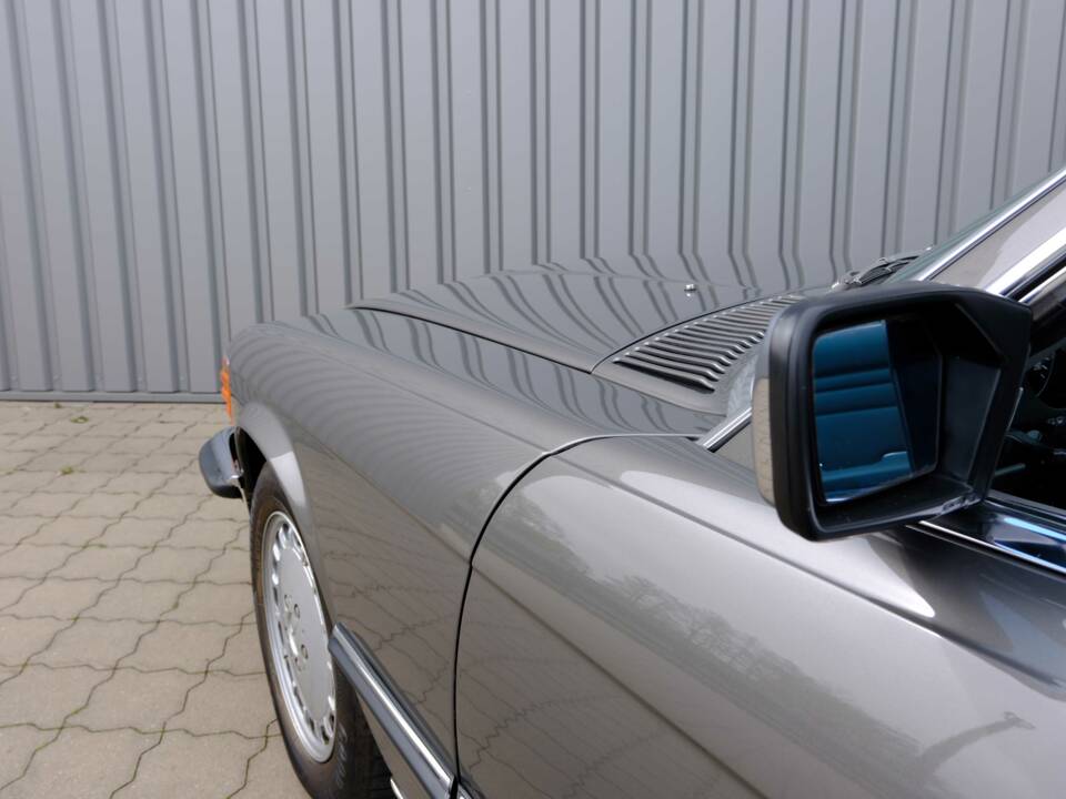 Image 65/97 de Mercedes-Benz 560 SL (1987)