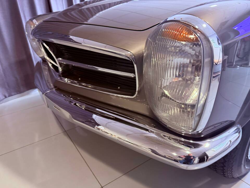 Image 9/36 of Mercedes-Benz 230 SL (1966)