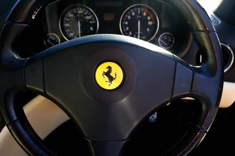 Image 24/28 of Ferrari 550 Maranello (1999)
