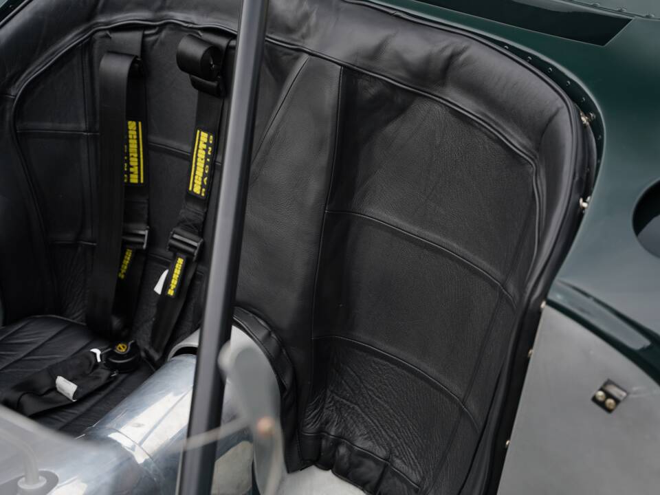 Image 18/50 of Lister Knobbly (1959)