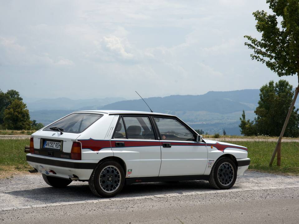 Image 8/47 of Lancia Delta HF Integrale (1988)