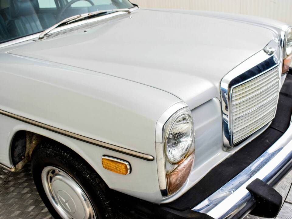 Image 42/50 of Mercedes-Benz 240 D (1976)