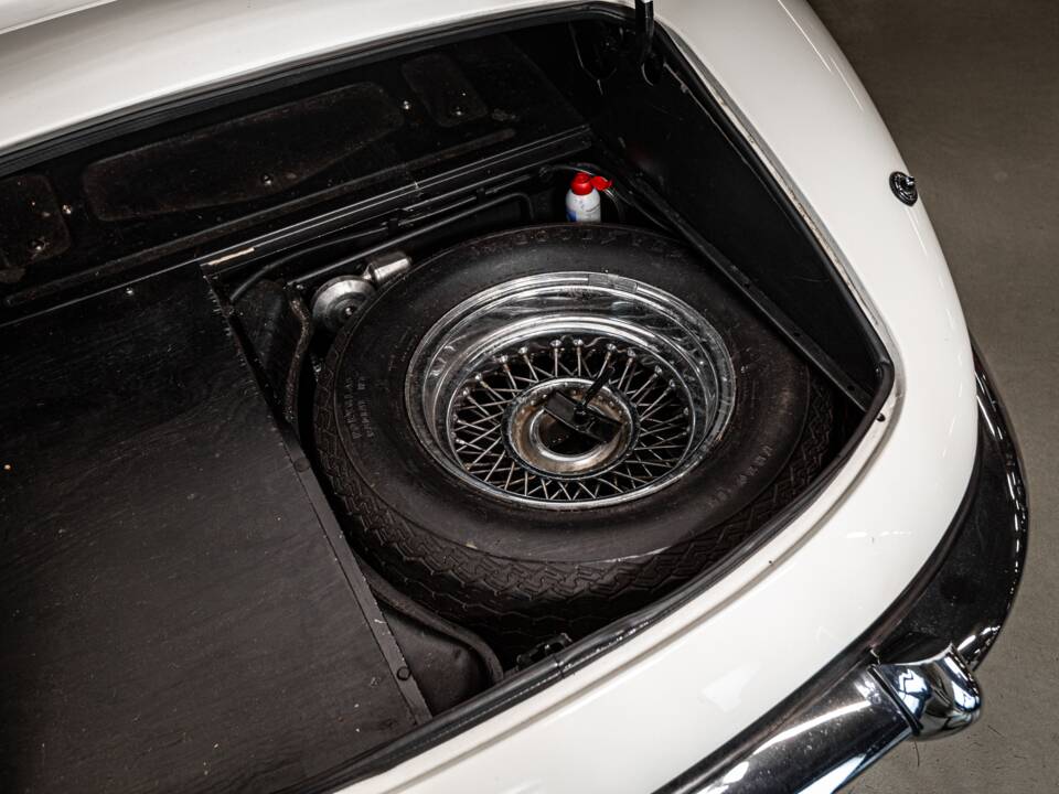 Image 10/53 de Jaguar E-Type (1970)