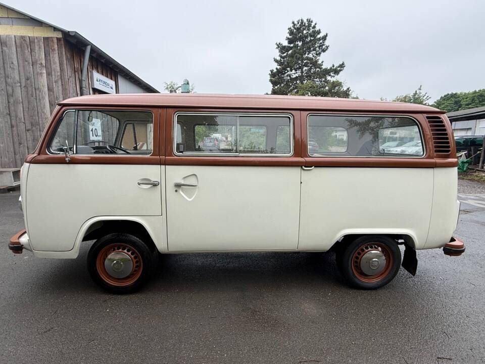 Bild 16/18 von Volkswagen T2b Kleinbus (1979)