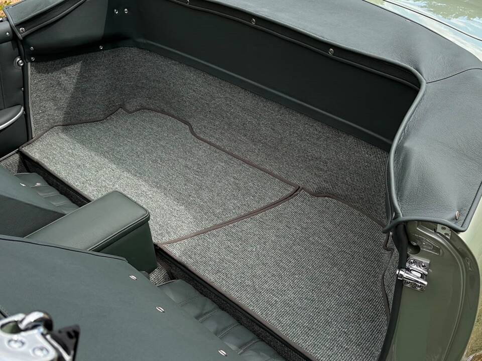 Image 15/25 of Mercedes-Benz 190 SL (1957)
