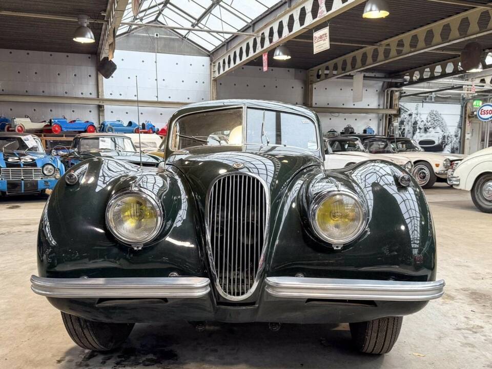 Image 2/28 of Jaguar XK 120 FHC (1953)