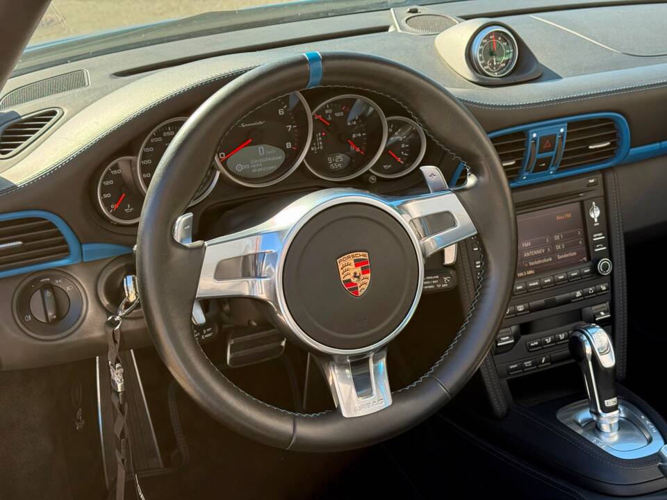 Image 2/37 of Porsche 911 Speedster (2010)