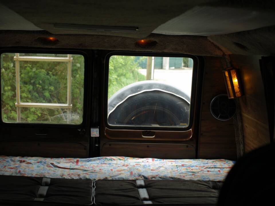Immagine 52/143 di Dodge B 200 Sportsman (1978)