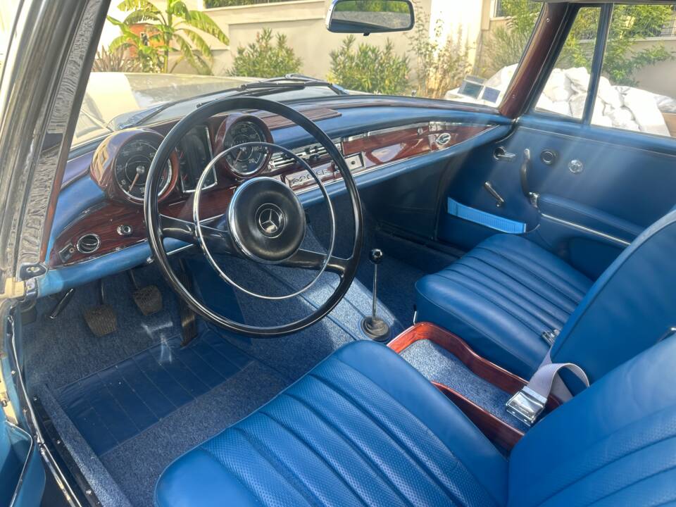Image 5/18 of Mercedes-Benz 220 SE b (1962)