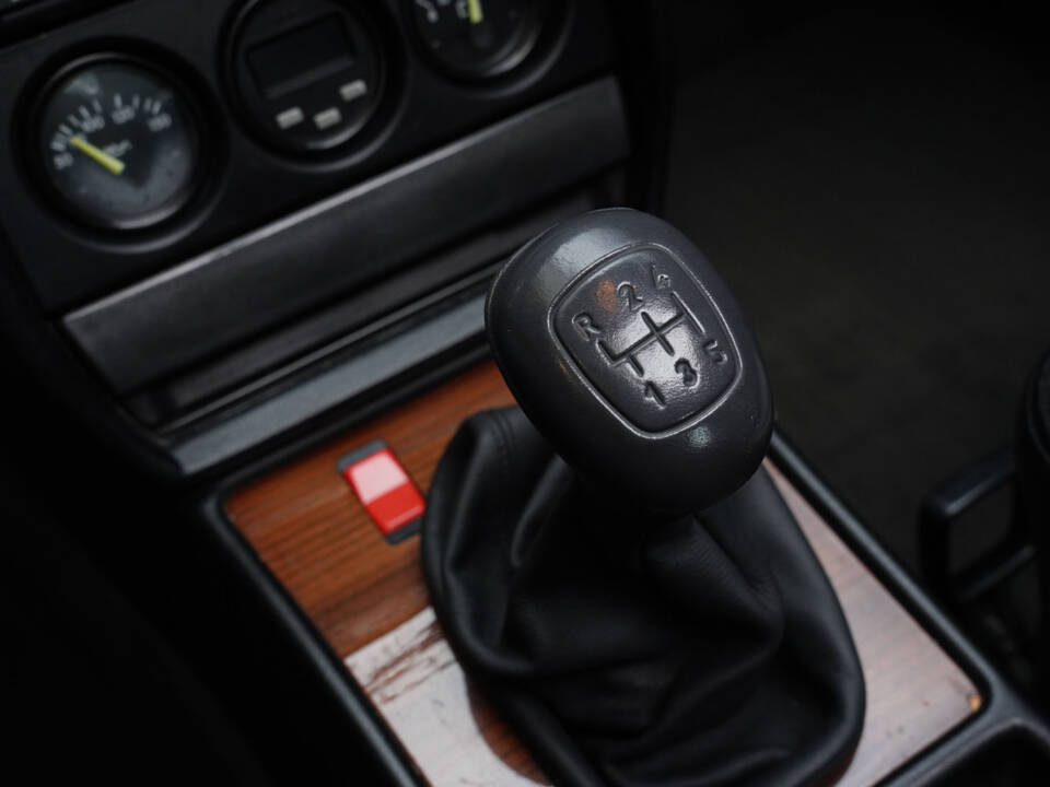 Image 28/83 of Mercedes-Benz 190 E 2.3-16 (1984)