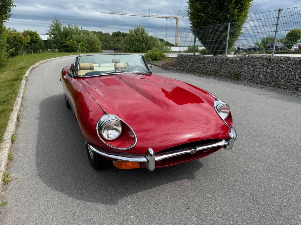 Image 3/35 of Jaguar E-Type (1969)