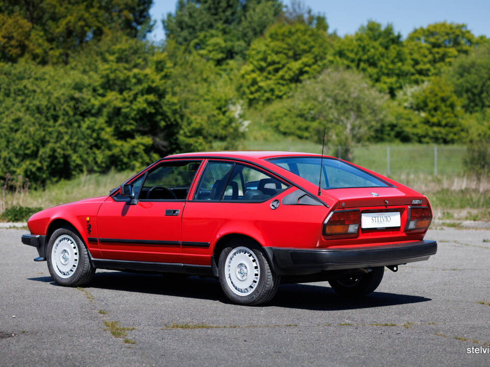 Imagen 10/36 de Alfa Romeo GTV 6 2.5 (1986)
