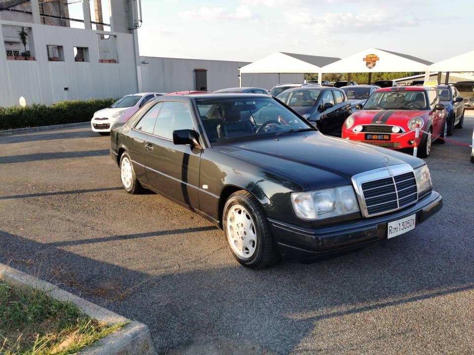 Afbeelding 1/38 van Mercedes-Benz 230 CE (1989)