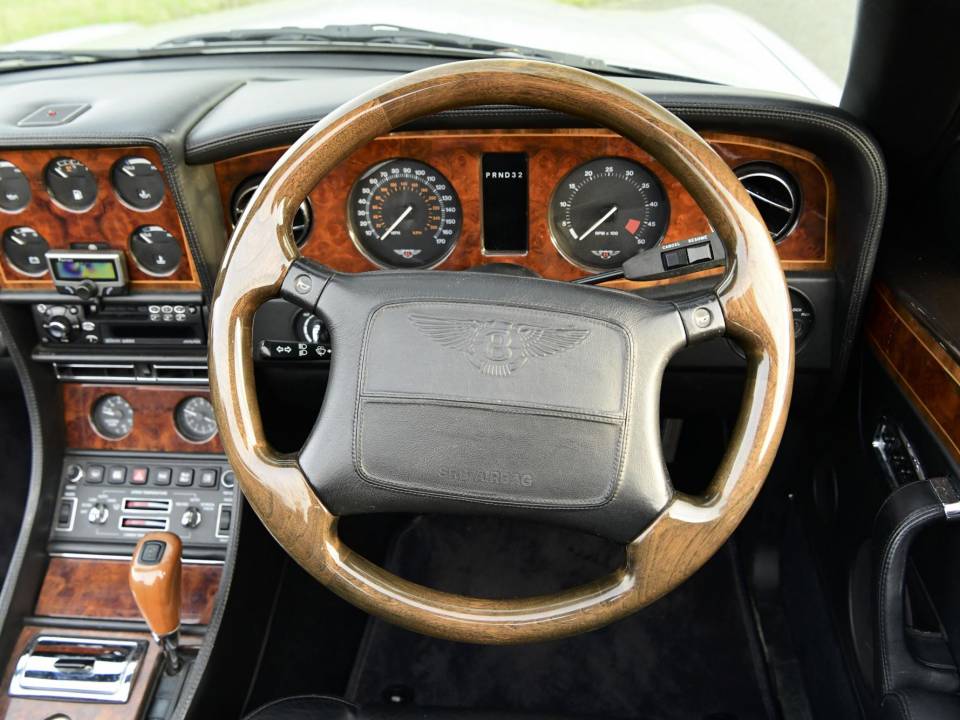 Image 42/50 of Bentley Azure (1999)