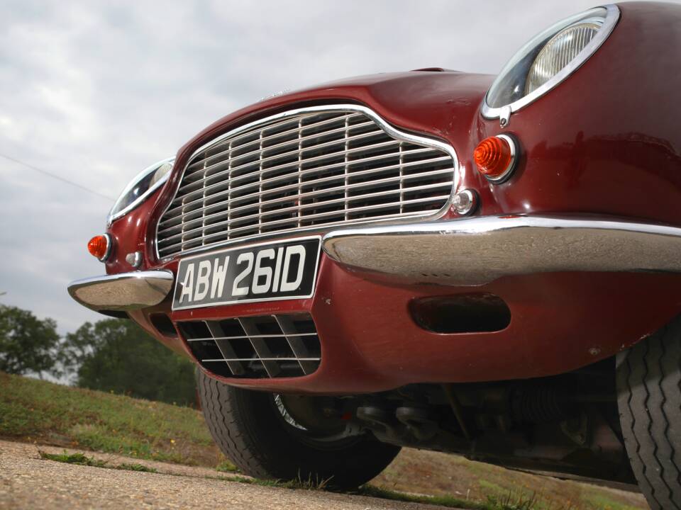 Image 19/23 of Aston Martin DB 6 (1966)