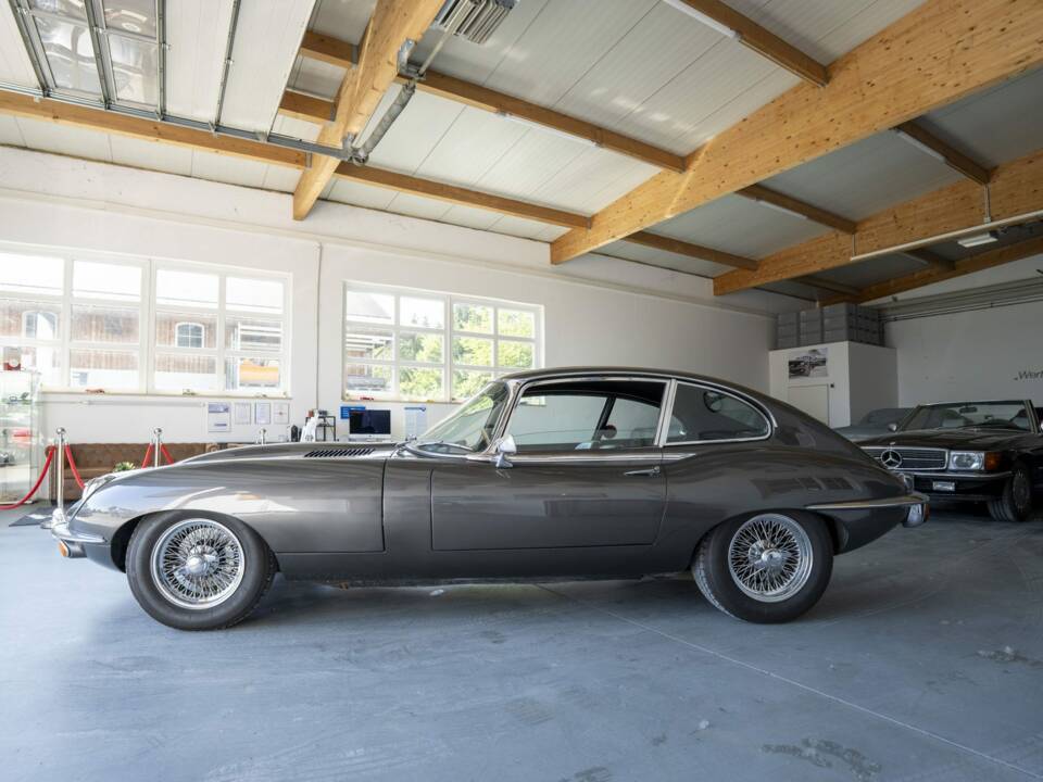 Image 2/15 of Jaguar E-Type (1969)