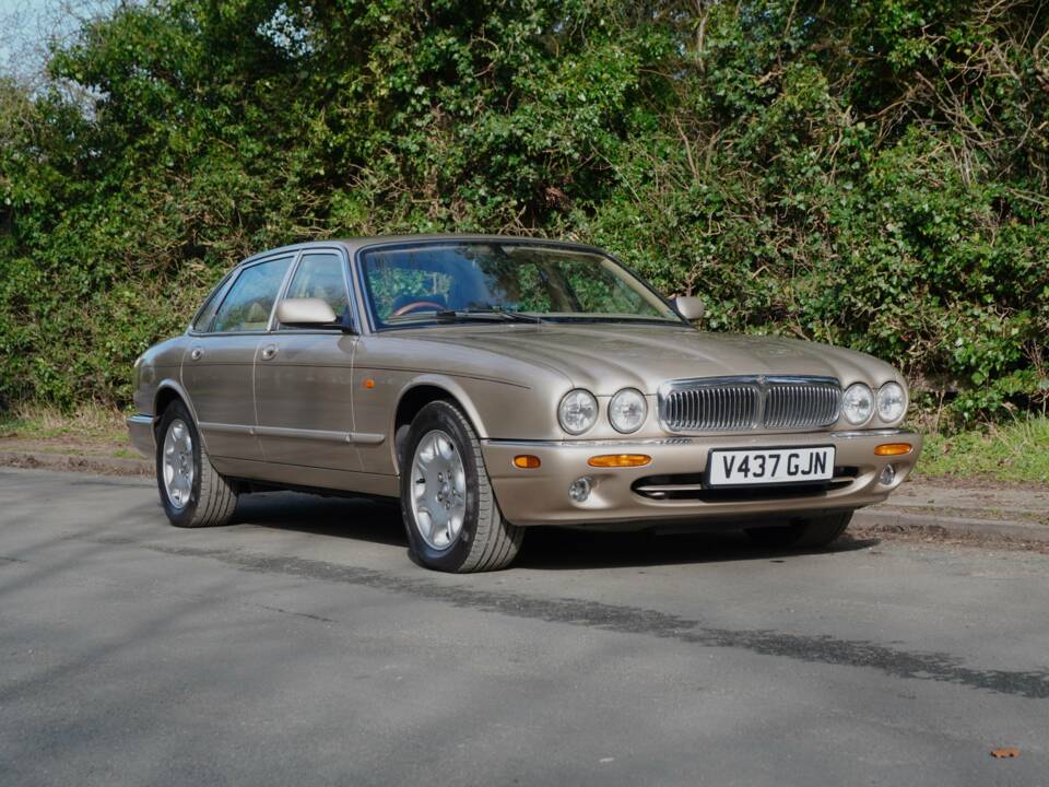 Image 1/19 of Jaguar XJ 8 Sovereign (1999)