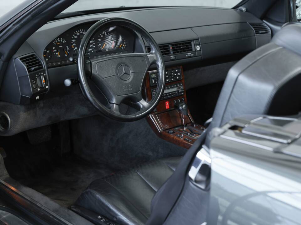 Image 18/50 of Mercedes-Benz 600 SL (1993)