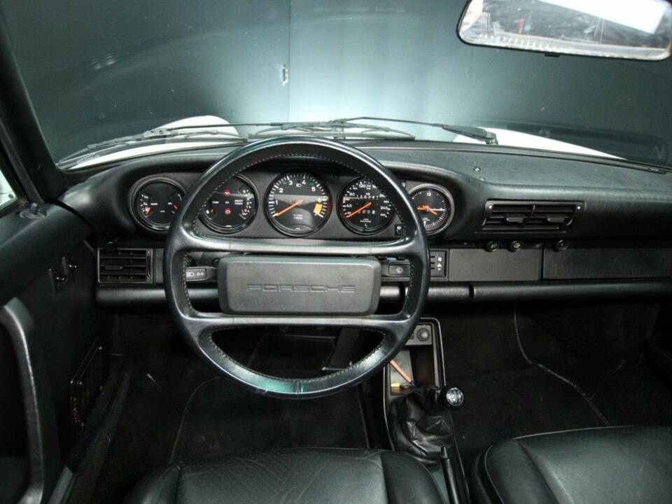 Image 13/30 of Porsche 911 Carrera 3.2 (1986)