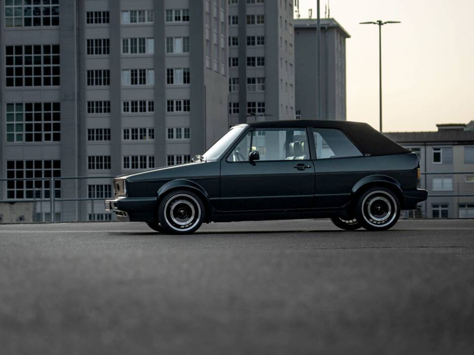 Bild 3/40 von Volkswagen Golf Mk I Convertible 1.8 (1991)