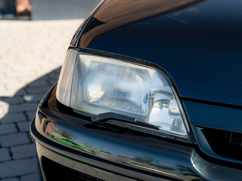 Image 14/75 of Lotus Carlton (1991)